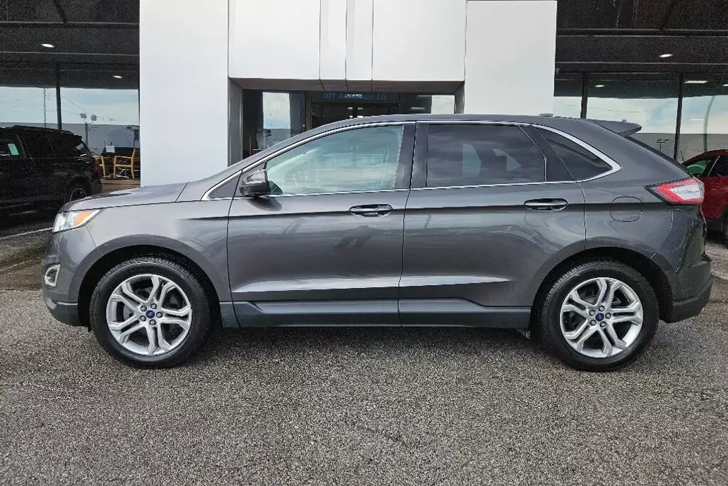 2018 Ford Edge Titanium photo 1