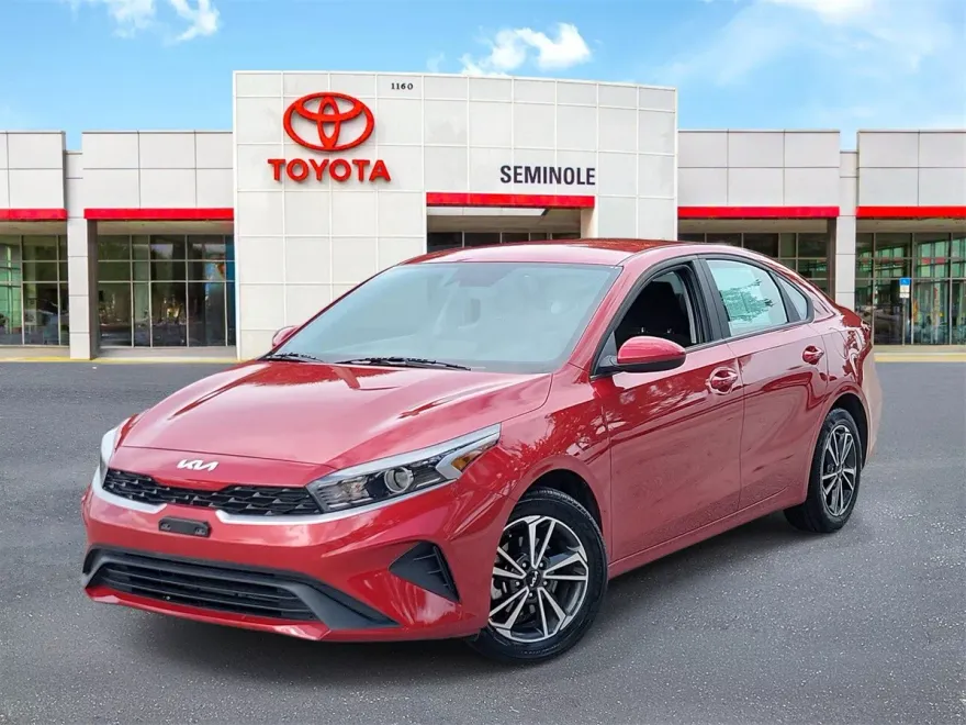 2024 Kia Forte LXS photo 1
