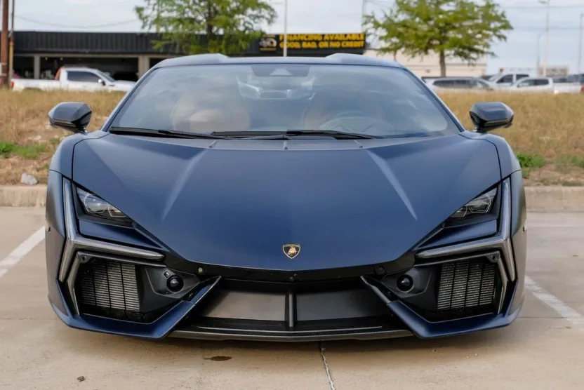 2025 Lamborghini Revuelto photo 1
