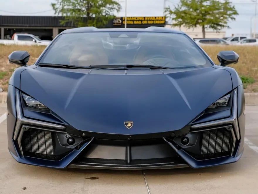 2025 Lamborghini Revuelto photo 1