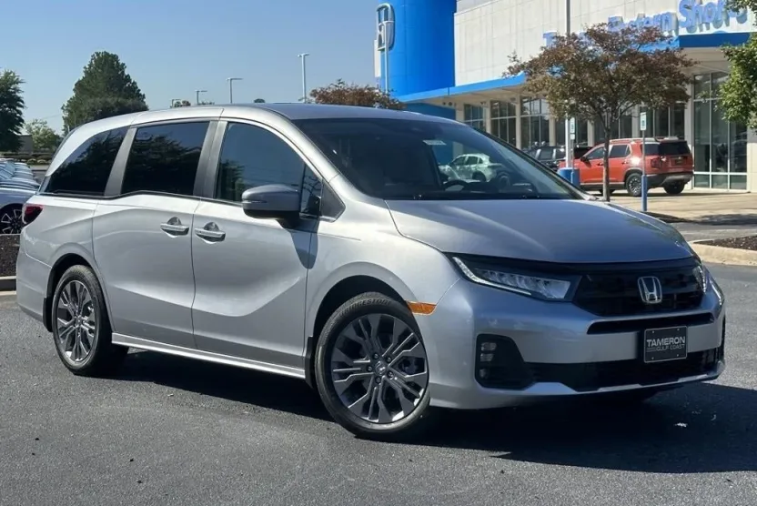2026 Honda Odyssey Touring photo 1