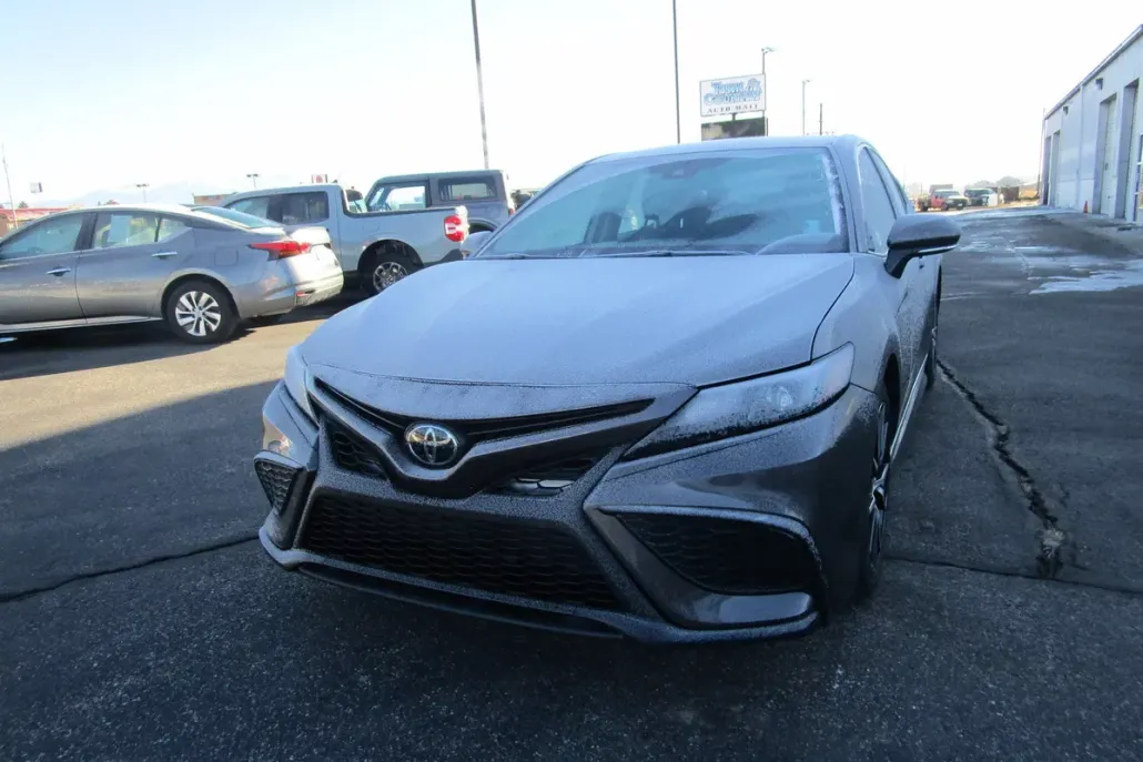 2023 Toyota Camry SE photo 1