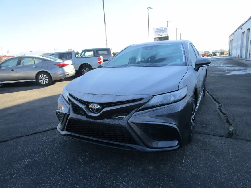 2023 Toyota Camry SE photo 1