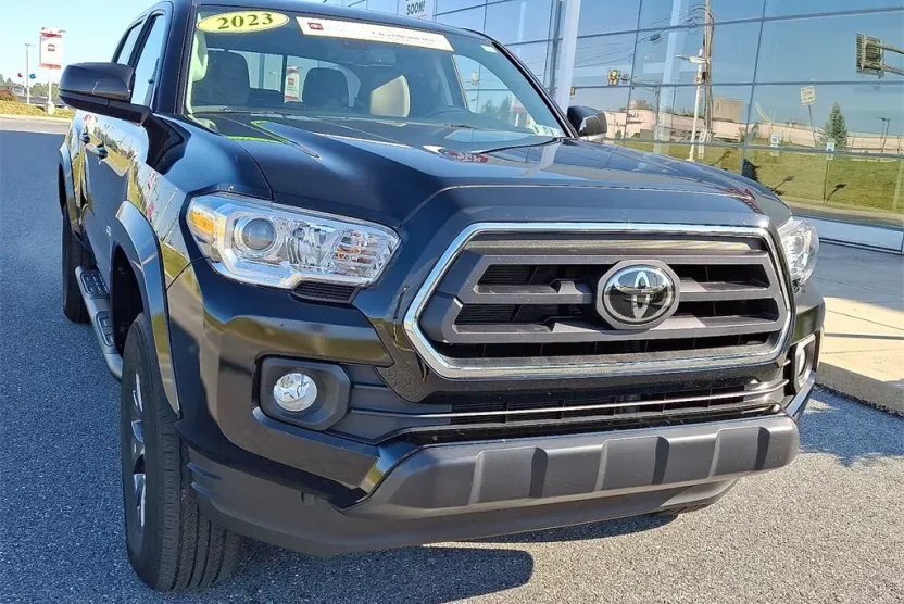 2023 Toyota Tacoma SR5 photo 1