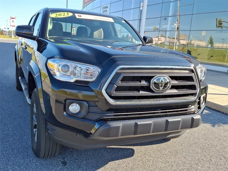 2023 Toyota Tacoma SR5 photo 1