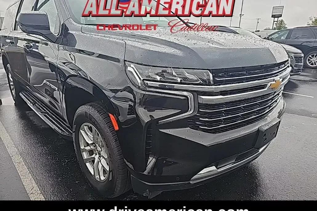 2023 Chevrolet Suburban LT photo 1