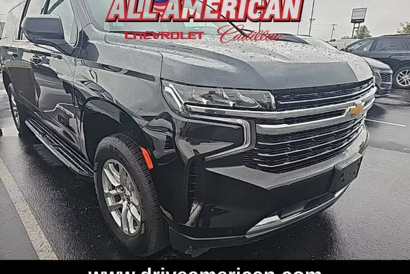 2023 Chevrolet Suburban LT photo 1