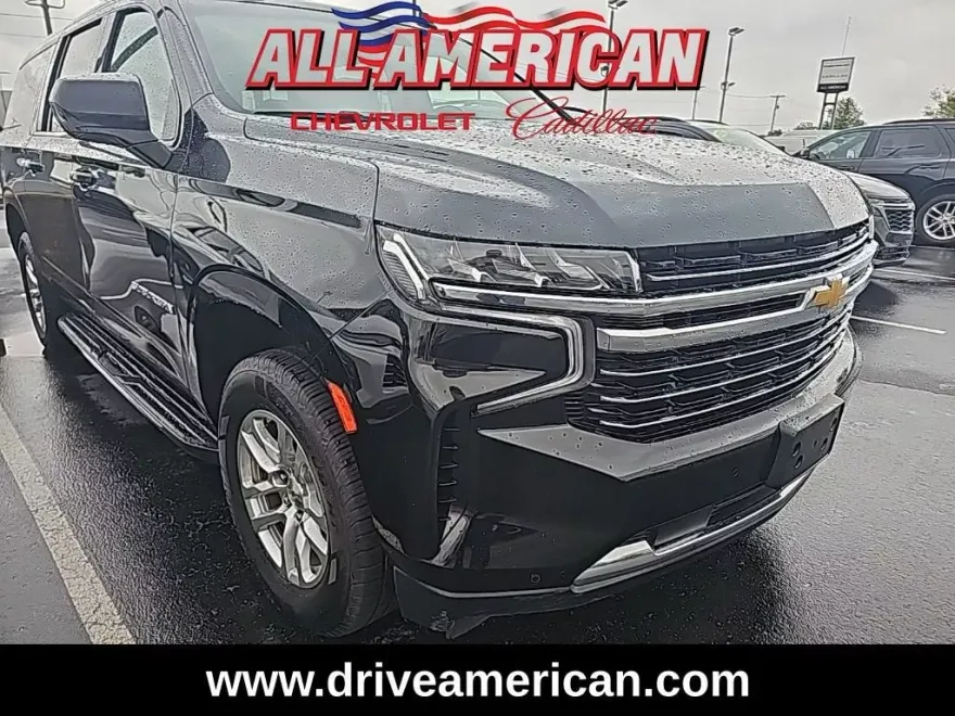 2023 Chevrolet Suburban LT photo 1