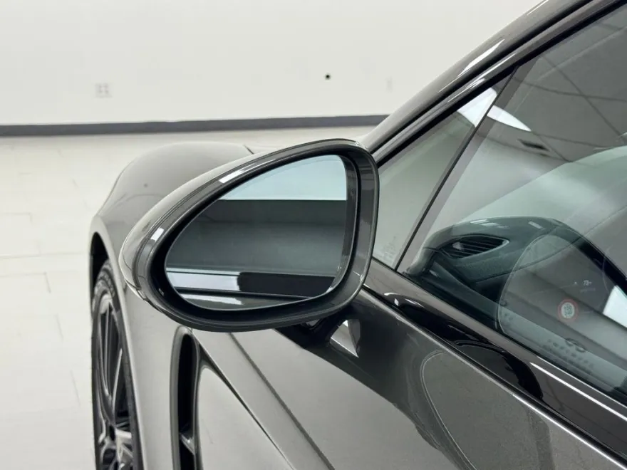 2023 Porsche Panamera 4 Platinum photo 33