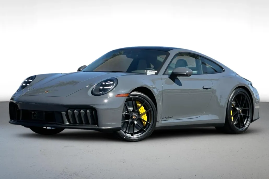 2025 Porsche 911 GTS photo 1