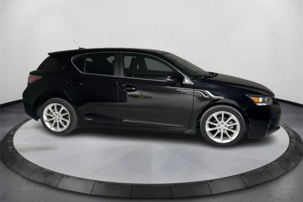 2013 Lexus CT 200h photo 1