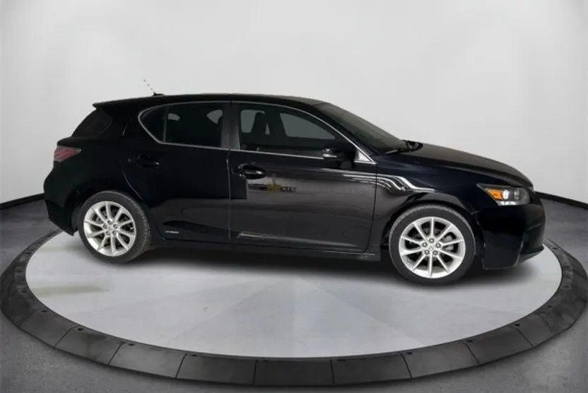 2013 Lexus CT 200h photo 1