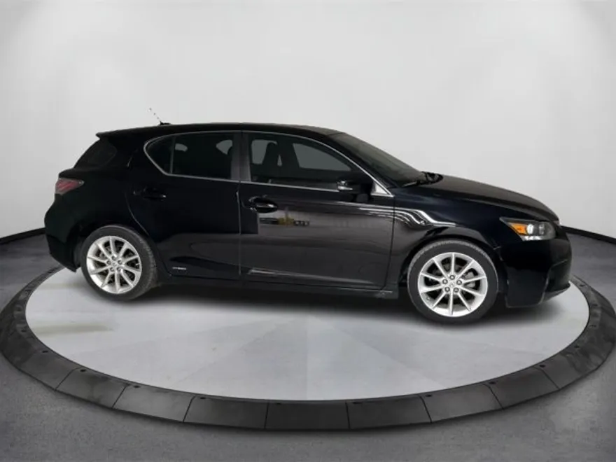 2013 Lexus CT 200h photo 1