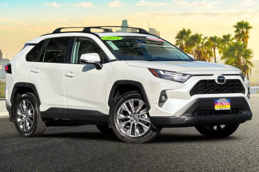 2023 Toyota RAV4 XLE Premium photo 1