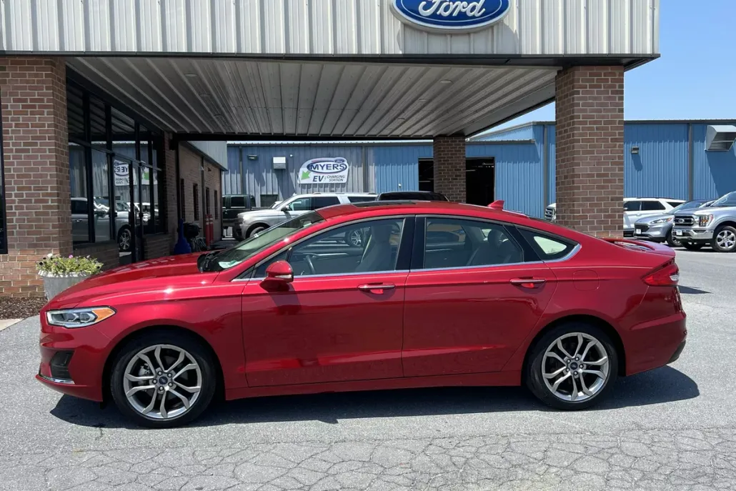 2020 Ford Fusion SEL photo 1