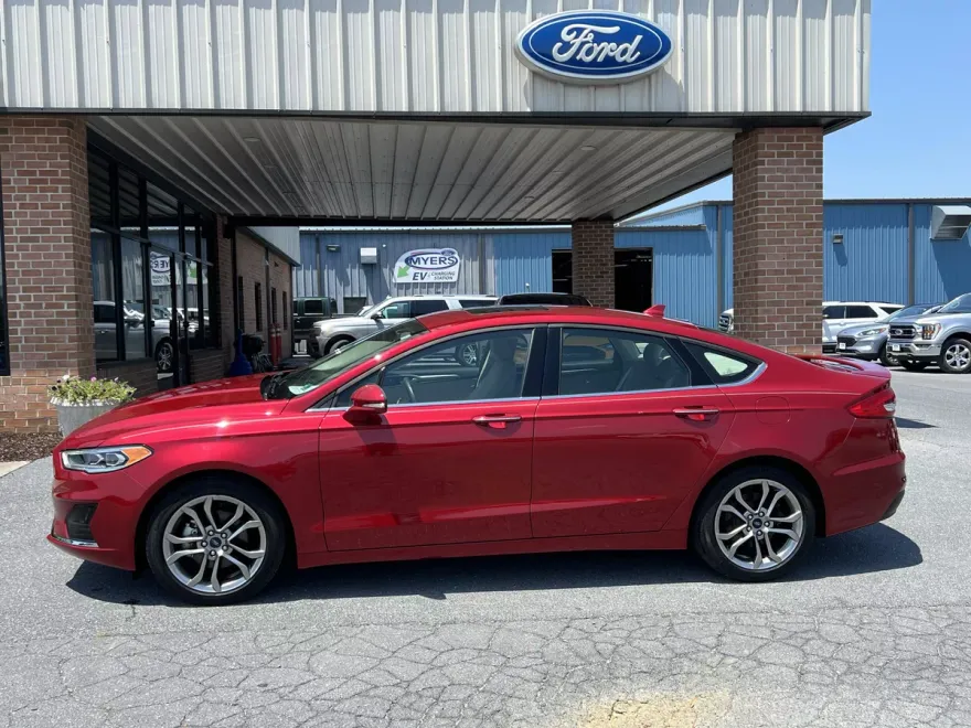 2020 Ford Fusion SEL photo 1