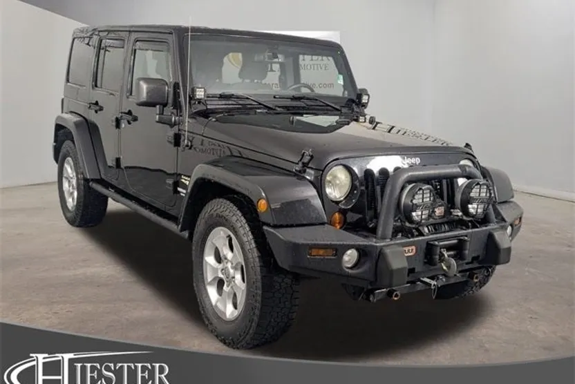 2013 Jeep Wrangler Unlimited Sahara photo 1