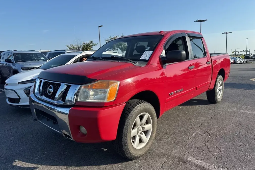 2011 Nissan Titan SV photo 1