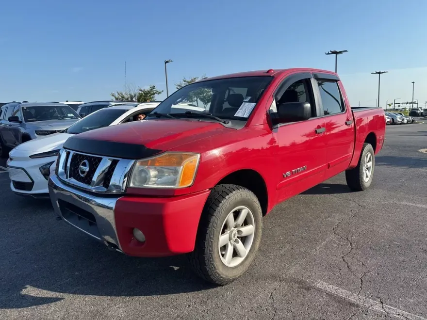 2011 Nissan Titan SV photo 1