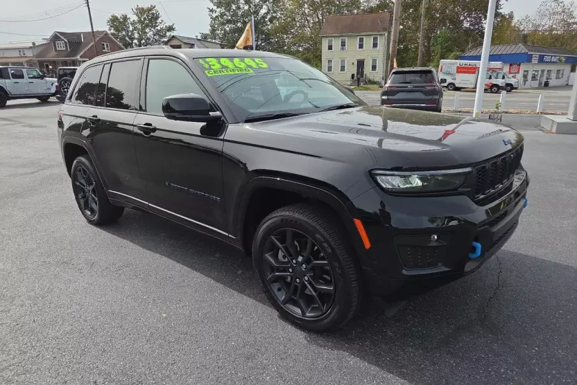 2023 Jeep Cherokee 80th Anniversary Edition photo 1
