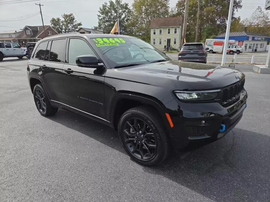 2023 Jeep Cherokee 80th Anniversary Edition photo 1