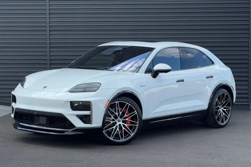 2025 Porsche Macan Electric Turbo photo 1
