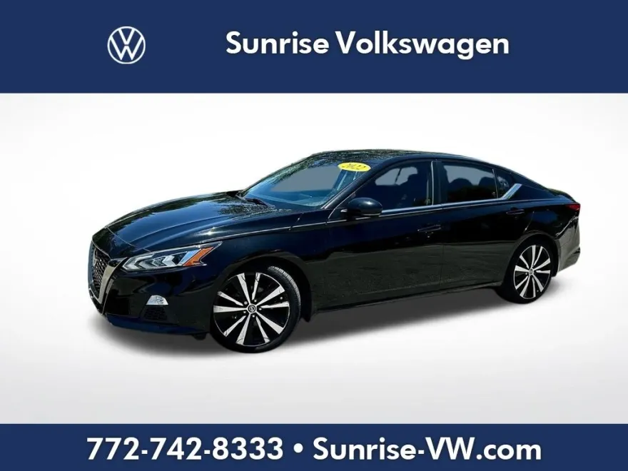2022 Nissan Altima SR photo 1