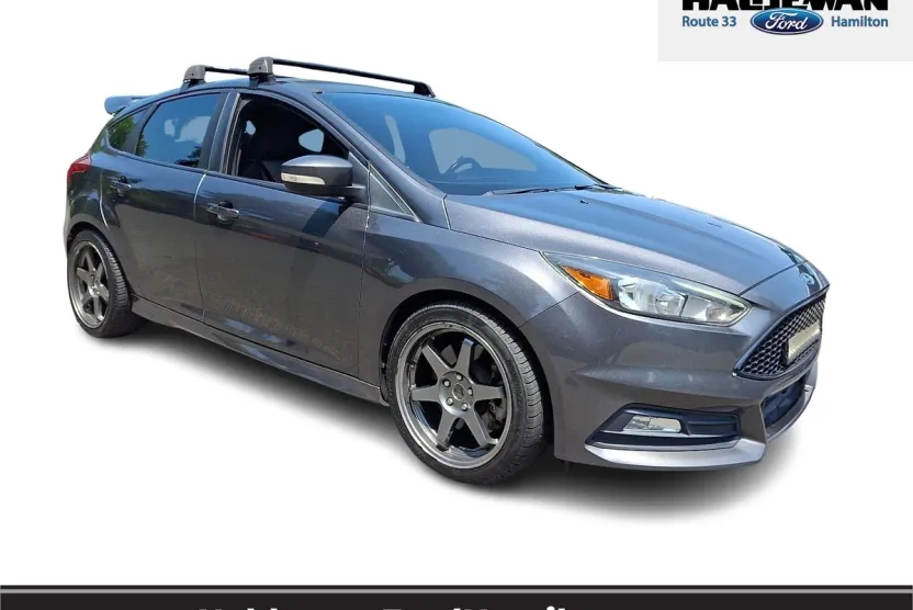 2017 Ford Focus ST photo 1