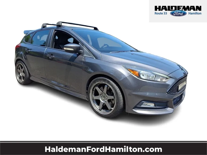 2017 Ford Focus ST photo 1