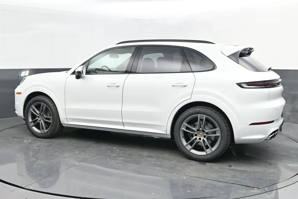 2025 Porsche Cayenne photo 1