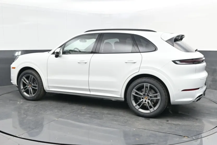 2025 Porsche Cayenne photo 1