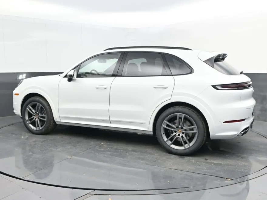 2025 Porsche Cayenne photo 1