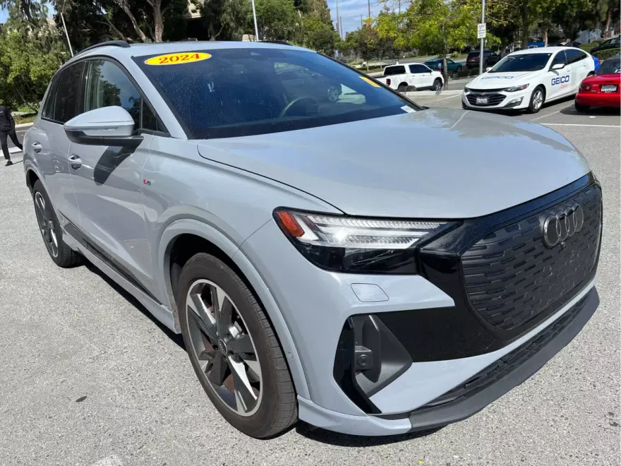 2024 Audi Q4 E-tron Prestige photo 1
