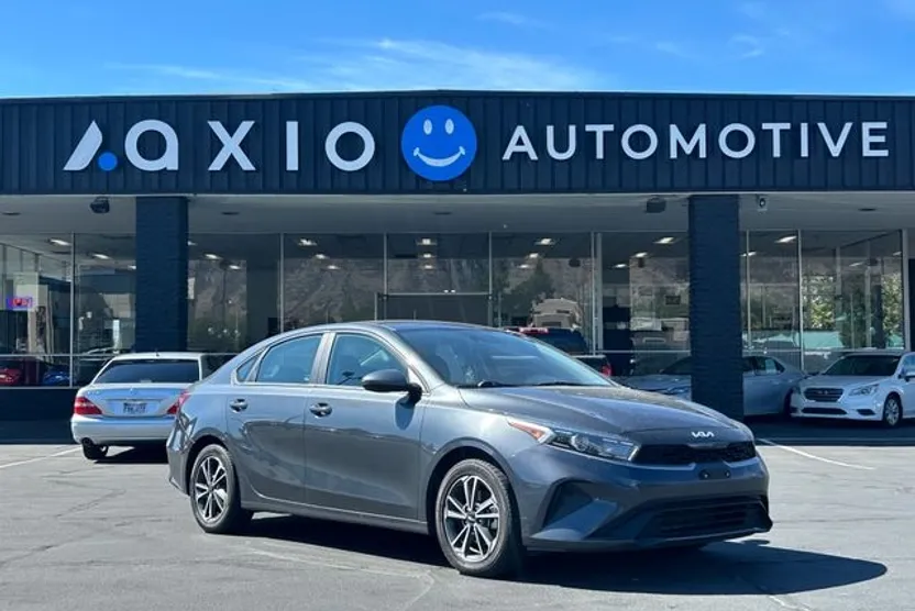 2022 Kia Forte LXS photo 1