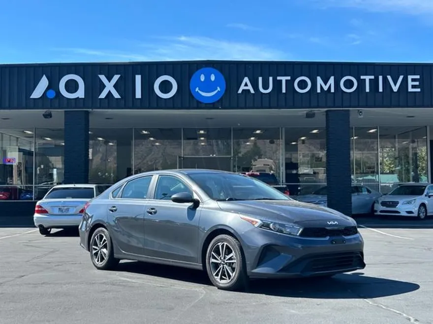 2022 Kia Forte LXS photo 1