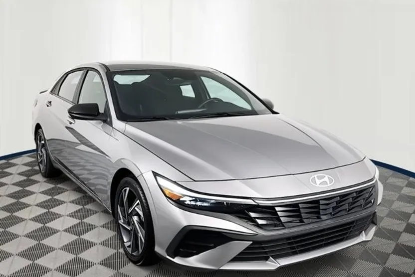 2025 Hyundai Elantra SEL Sport photo 1