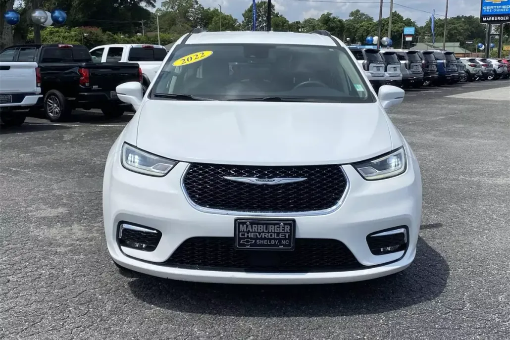 2022 Chrysler Pacifica Touring L photo 1