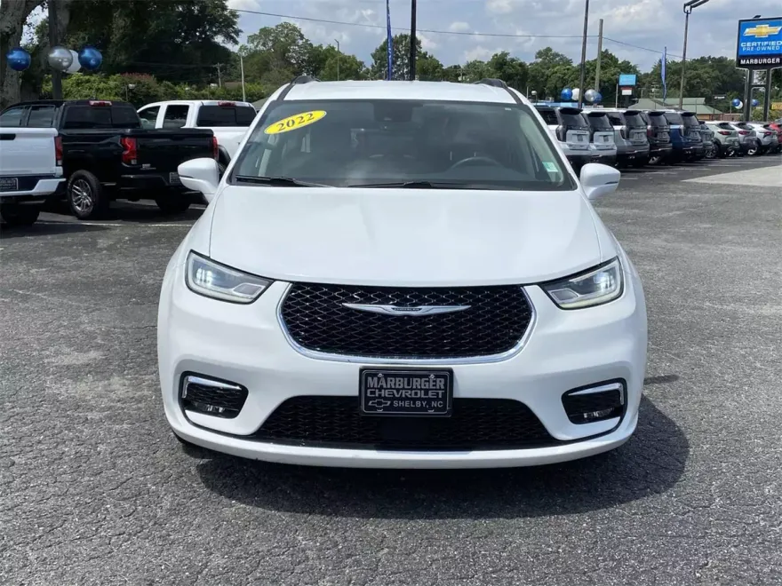 2022 Chrysler Pacifica Touring L photo 1