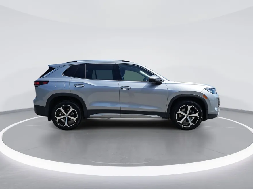 2025 Volkswagen Tiguan SE photo 1