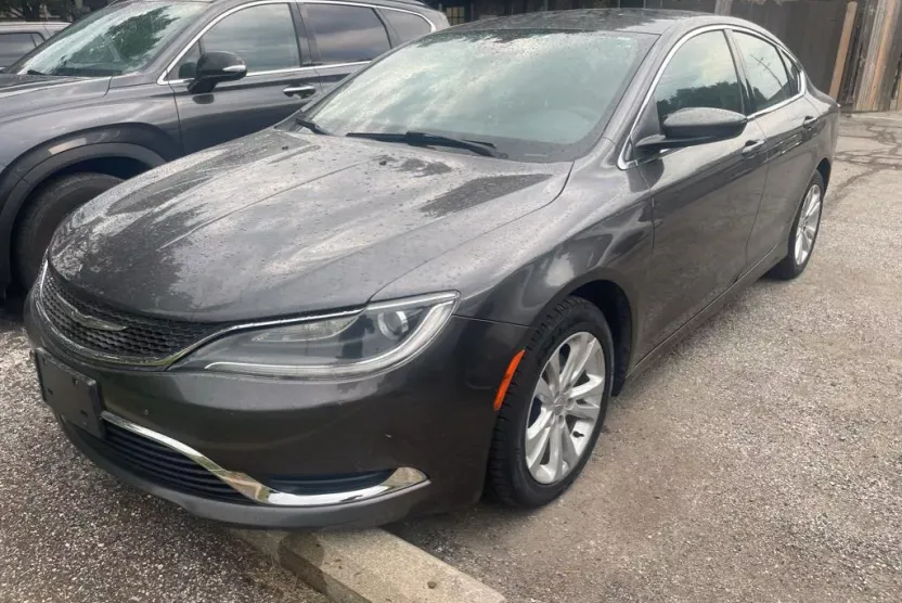 2015 Chrysler 200 Limited photo 1