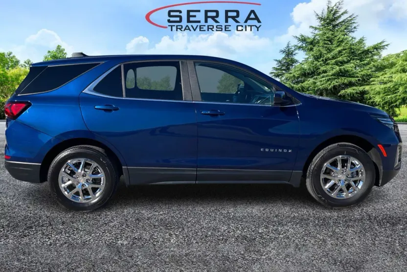 2023 Chevrolet Equinox LT photo 1