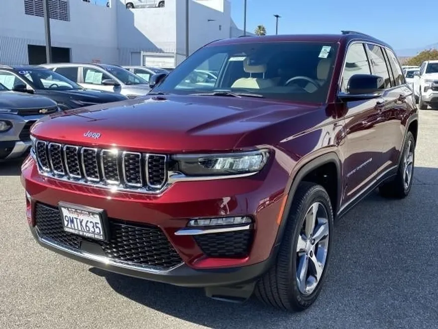 2024 Jeep Cherokee Limited 4xe photo 1