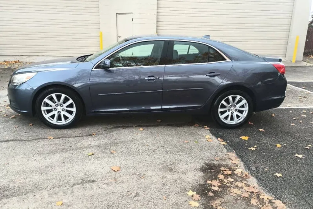 2013 Chevrolet Malibu 1LT photo 1