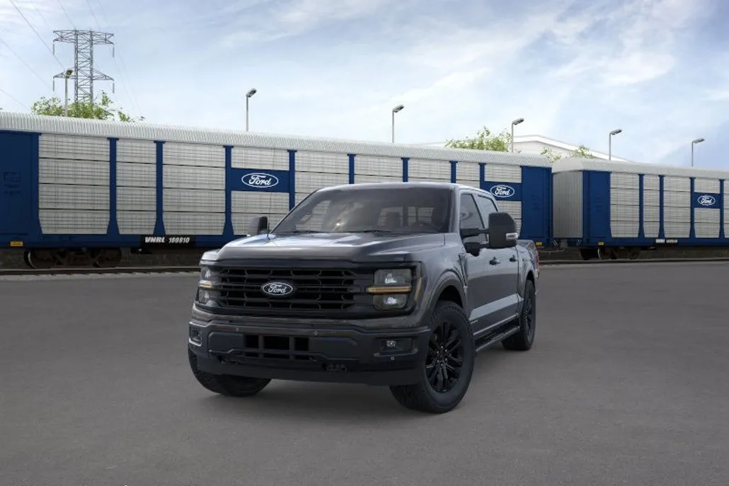 2025 Ford F-150 XLT photo 1