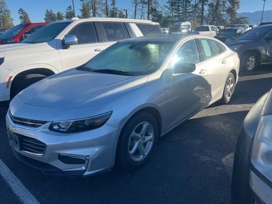 2018 Chevrolet Malibu LS photo 1
