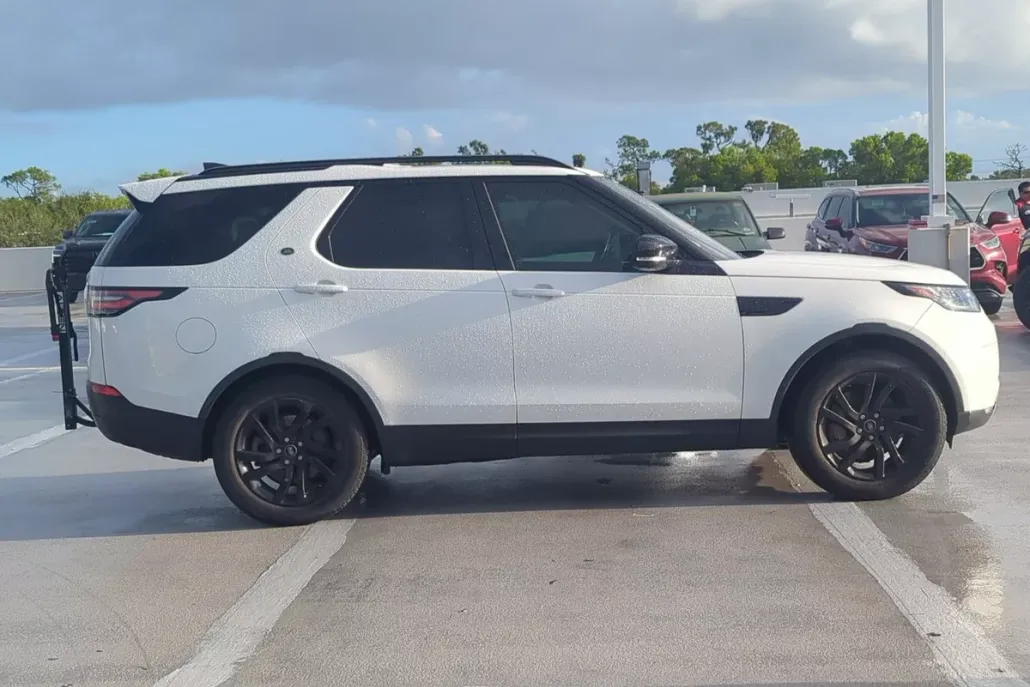2018 Land Rover Discovery HSE photo 1