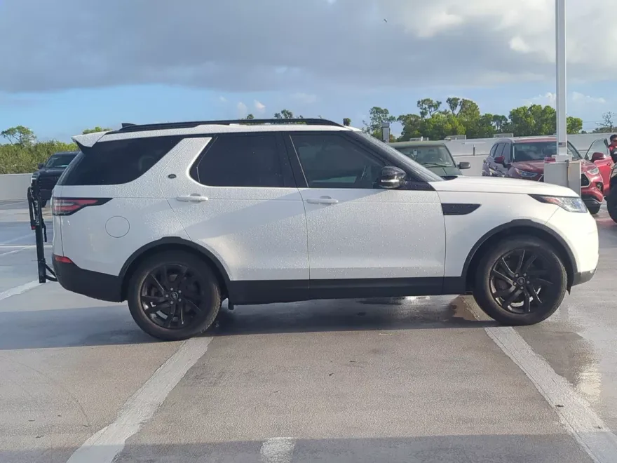 2018 Land Rover Discovery HSE photo 1