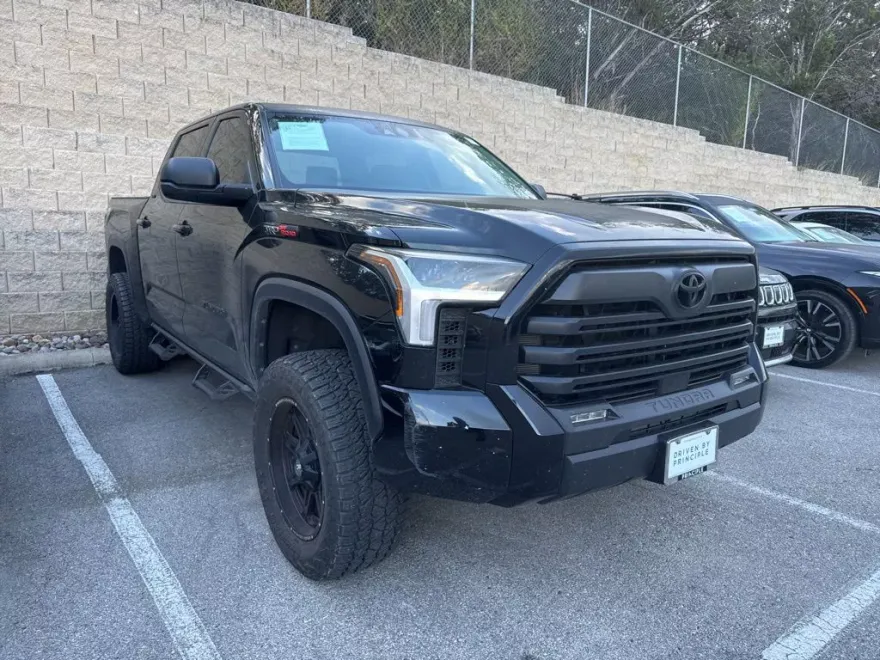 2024 Toyota Tundra SR5 photo 1