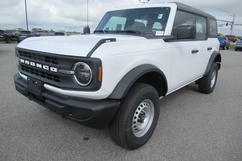 2025 Ford Bronco Base photo 1