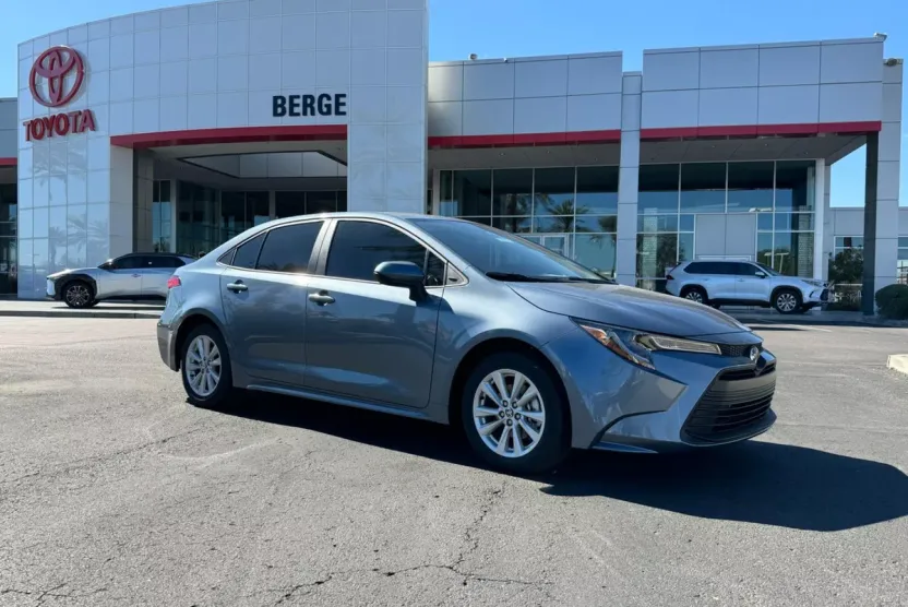 2026 Toyota Corolla LE photo 1
